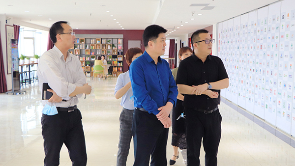 熱烈歡迎石佛園區(qū)運(yùn)營中心魏主任一行蒞臨火爆網(wǎng)參觀指導(dǎo)! 熱烈歡迎石佛園區(qū)運(yùn)營中心魏主任一行蒞臨火爆網(wǎng)參觀指導(dǎo)!