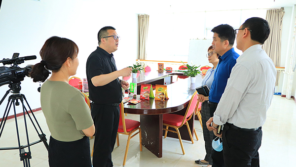 熱烈歡迎石佛園區(qū)運(yùn)營中心魏主任一行蒞臨火爆網(wǎng)參觀指導(dǎo)! 熱烈歡迎石佛園區(qū)運(yùn)營中心魏主任一行蒞臨火爆網(wǎng)參觀指導(dǎo)!