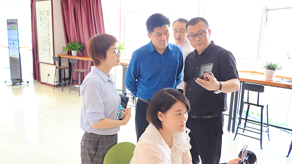 熱烈歡迎石佛園區(qū)運(yùn)營中心魏主任一行蒞臨火爆網(wǎng)參觀指導(dǎo)! 熱烈歡迎石佛園區(qū)運(yùn)營中心魏主任一行蒞臨火爆網(wǎng)參觀指導(dǎo)!