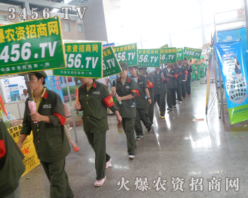 �𱬾Gɫ܊�b������֮���ڳГ��Լ�؟��