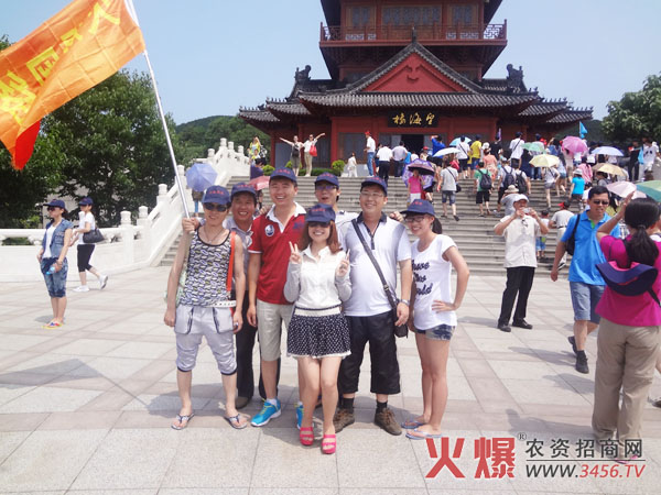 陶醉在美麗的海濱風(fēng)景中