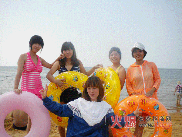放松心情 擁抱大海 張揚青春