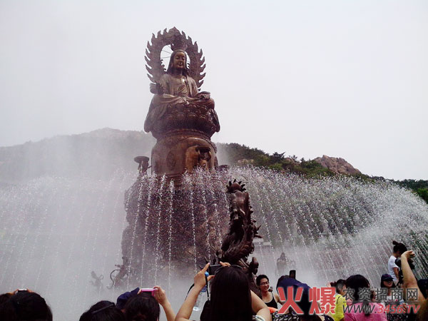 神奇的關(guān)于銅像