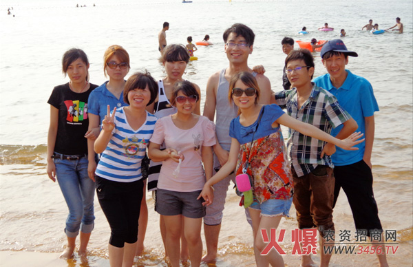 漫步威海沙灘 領略大海的風采