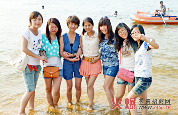 在威海感受別樣滋味“碧海藍天,紅瓦綠樹”