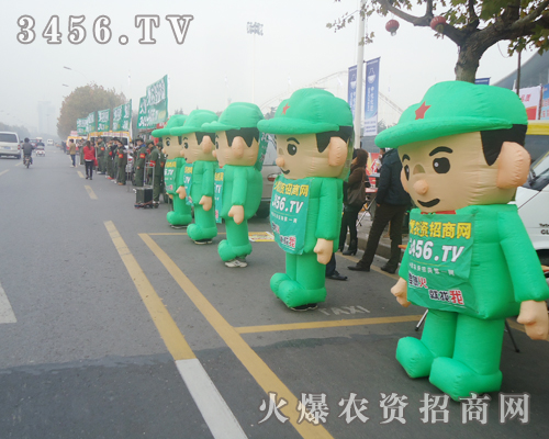 ��ͨ��ģ�����(du��)��ĳ�������˴�չ��(hu��)��������һĨ��ɫ