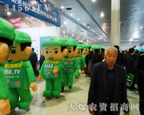 ��ͨ��ģ�c�Gɫ��(zh��n)ʿ���l(f��)���҂��^��ǰ�еĶ�־