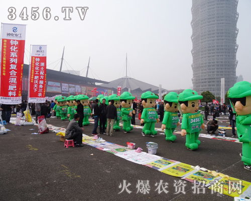 �𱬿�ͨ��ģ�(du��)���ڕ�(hu��)��(ch��ng)���γ�һ�����������L(f��ng)����