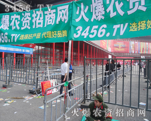 �e����ɫ�ľGɫ܊�b���܅�չ�˵�ϲ��