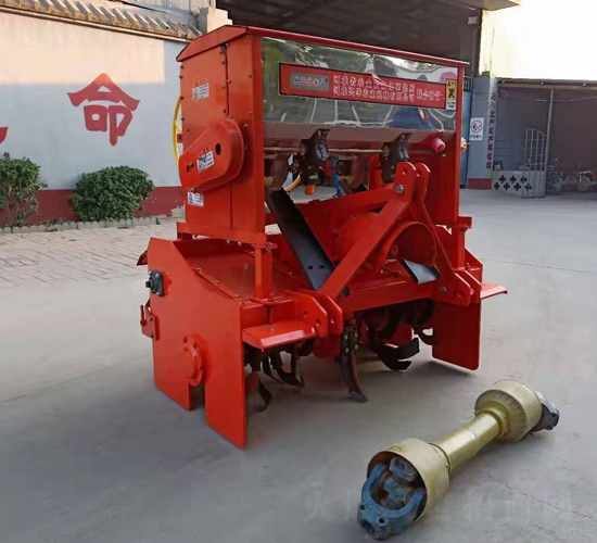 紅薯起壟覆膜機-興華農(nóng)業(yè)機械