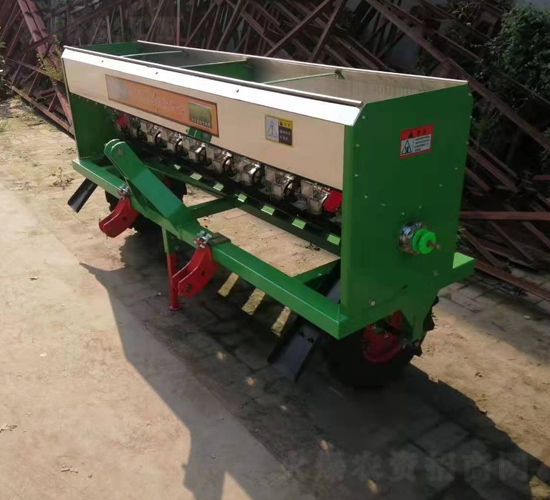 單箱撒肥機（左側）-興華農(nóng)業(yè)機械